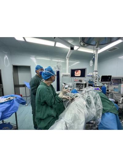江西省中西医结合医院使用库珀可弯曲负压输尿管导引鞘成功治疗一例肾结石患者